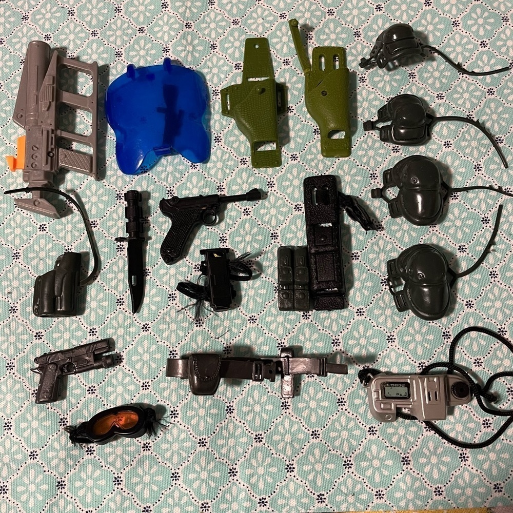 🎁 EUC Bundle of Hasbro GI Joe Doll Accessories